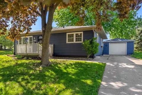2707 Grove St, Davenport, IA 52804