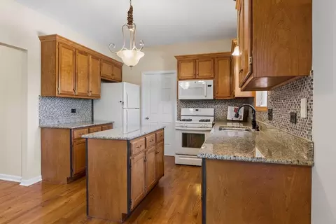 Kitchen - 1715 Brighton Ln, Plainfield, IL 60586 photo 2 of 2
