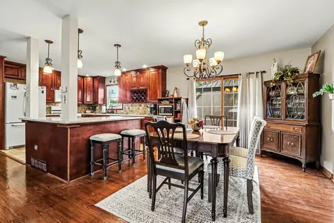 Dining - 15218 Rob Roy Dr, Oak Forest, IL 60452 photo 2 of 2