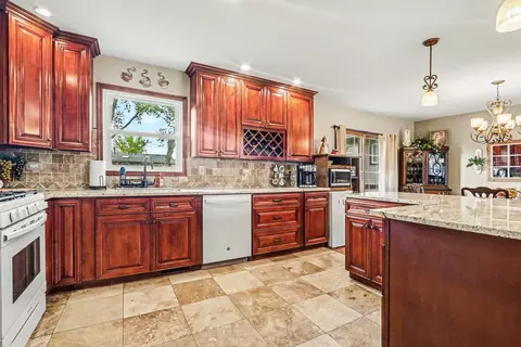 Kitchen - 15218 Rob Roy Dr, Oak Forest, IL 60452 photo 2 of 3