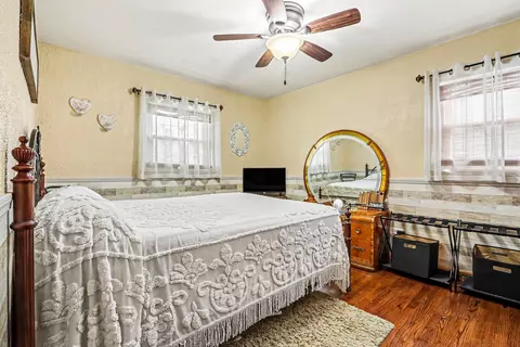 Bedroom - 15218 Rob Roy Dr, Oak Forest, IL 60452 photo 2 of 3