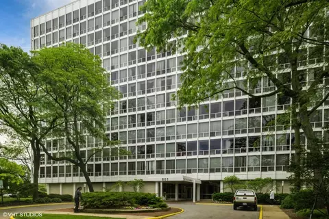 601 E 32nd St #800, Chicago, IL 60616