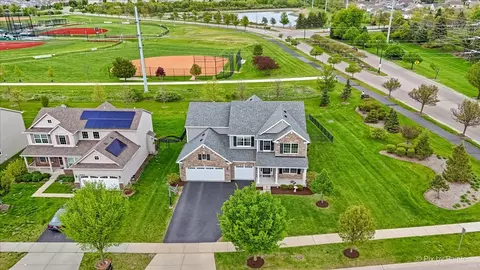 8992 Pearsall Dr, Huntley, IL 60142
