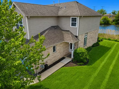 698 N Western Ln, Addison, IL 60101