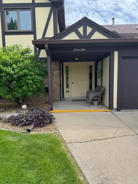 307 Carol Ct #D1, Pontiac, IL 61764