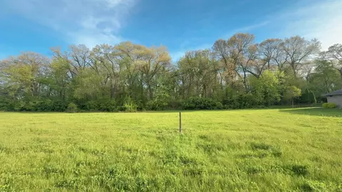 211 River Run Dr, Saint Anne, IL 60964