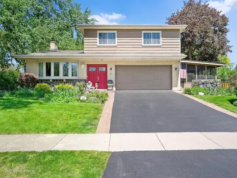 534 E Foster Ave, Roselle, IL 60172