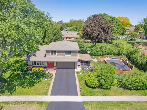 534 E Foster Ave, Roselle, IL 60172