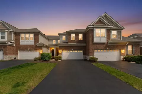 2715 Blakely Ln, Naperville, IL 60540