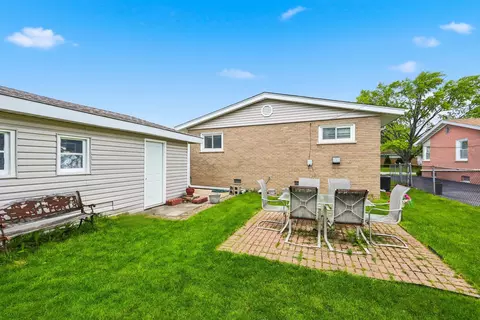 Exterior - 329 E Myrick Ave, Addison, IL 60101 photo 2 of 4