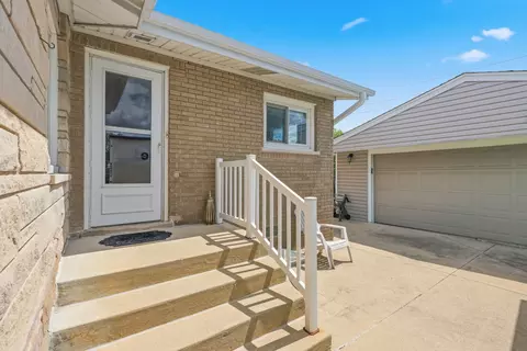 Exterior - 329 E Myrick Ave, Addison, IL 60101 photo 4 of 4