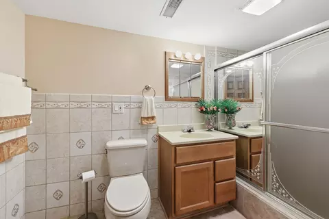 Bath - 329 E Myrick Ave, Addison, IL 60101 photo 3 of 3