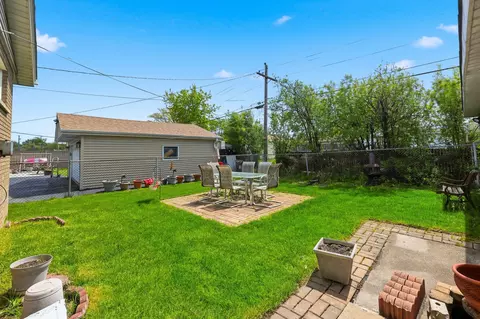 Exterior - 329 E Myrick Ave, Addison, IL 60101 photo 3 of 4