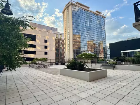 Exterior - 41 E 8th St #1805, Chicago, IL 60605 photo 6 of 6