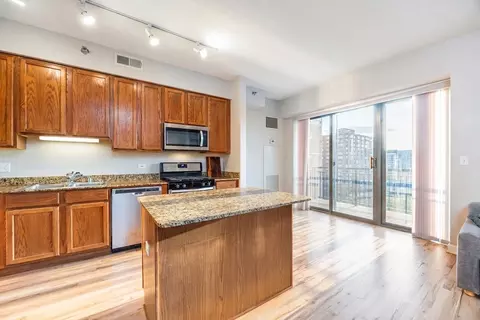 Kitchen - 41 E 8th St #1805, Chicago, IL 60605 photo 2 of 5