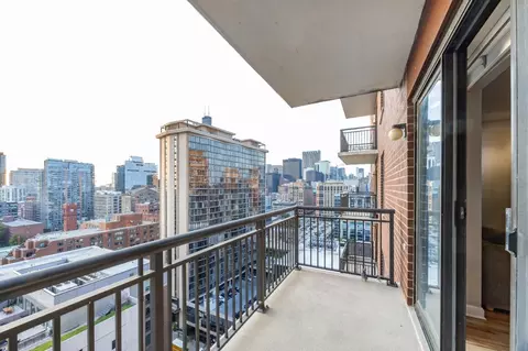 Exterior - 41 E 8th St #1805, Chicago, IL 60605 photo 3 of 6