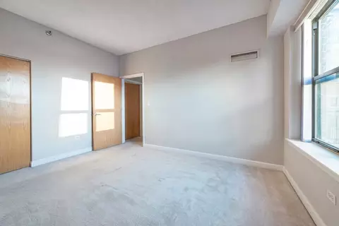 Bedroom - 41 E 8th St #1805, Chicago, IL 60605 photo 1 of 3