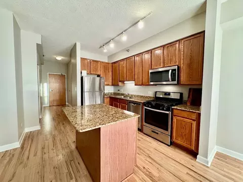 Kitchen - 41 E 8th St #1805, Chicago, IL 60605 photo 3 of 5