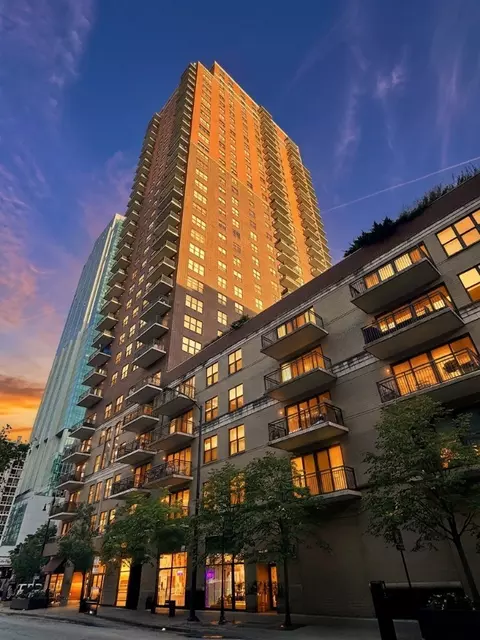 Exterior - 41 E 8th St #1805, Chicago, IL 60605 photo 2 of 6