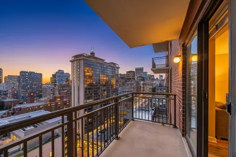 Exterior - 41 E 8th St #1805, Chicago, IL 60605 photo 4 of 6