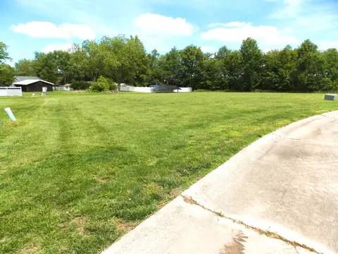 4 Coronado Dr, Centralia, IL 62801