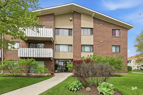 1000 Bayside Dr #314, Palatine, IL 60074