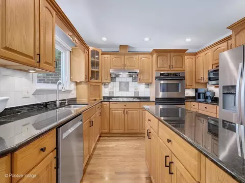 Kitchen - 6457 Rodgers Dr, Willowbrook, IL 60527 photo 2 of 4