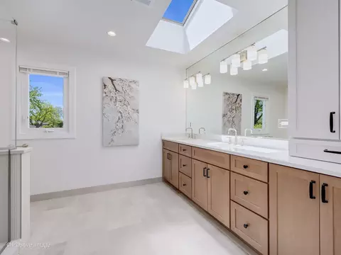 Bath - 6457 Rodgers Dr, Willowbrook, IL 60527 photo 1 of 2