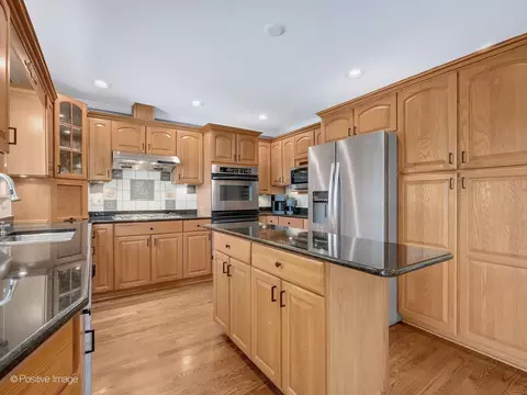 Kitchen - 6457 Rodgers Dr, Willowbrook, IL 60527 photo 3 of 4