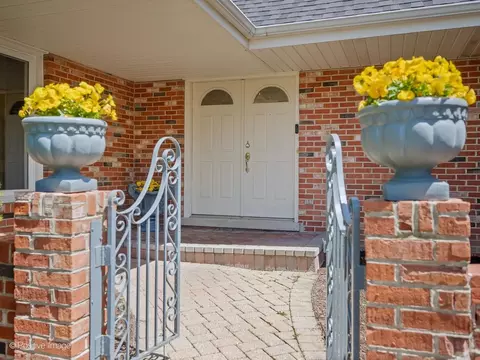Entry Way - 6457 Rodgers Dr, Willowbrook, IL 60527 photo 1 of 2