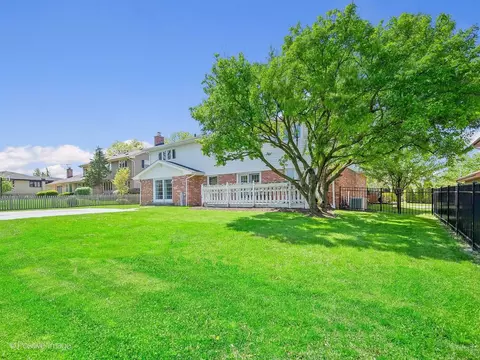 Exterior - 6457 Rodgers Dr, Willowbrook, IL 60527 photo 2 of 5