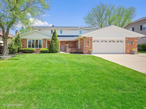 6457 Rodgers Dr, Willowbrook, IL 60527