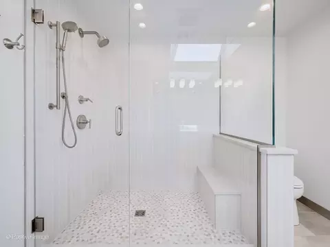 Bath - 6457 Rodgers Dr, Willowbrook, IL 60527 photo 2 of 2