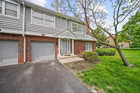 8003 Barrymore Dr, Darien, IL 60561
