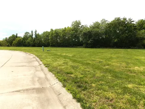 52 Pine Hurst Pl, Centralia, IL 62801