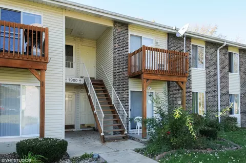 1900 Light Rd #210, Oswego, IL 60543