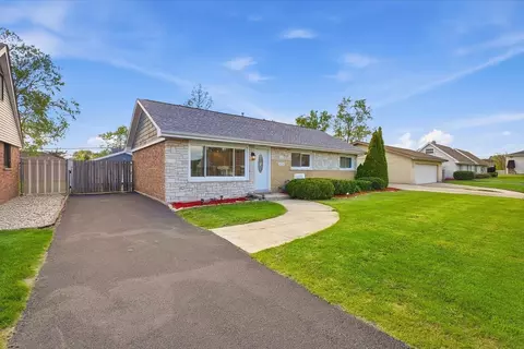 Exterior - 8718 Cranbrook Ln, Bridgeview, IL 60455 photo 2 of 4