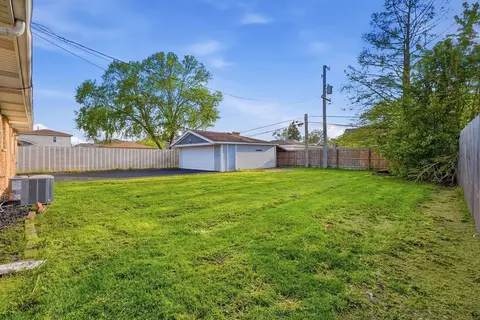 Exterior - 8718 Cranbrook Ln, Bridgeview, IL 60455 photo 3 of 4