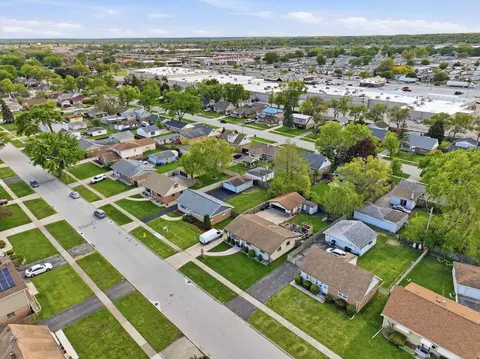 View/Area - 8718 Cranbrook Ln, Bridgeview, IL 60455 photo 6 of 7