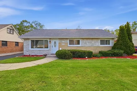 8718 Cranbrook Ln, Bridgeview, IL 60455