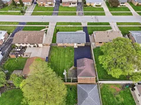 View/Area - 8718 Cranbrook Ln, Bridgeview, IL 60455 photo 3 of 7