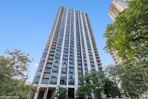 2500 N Lakeview Ave #903, Chicago, IL 60614
