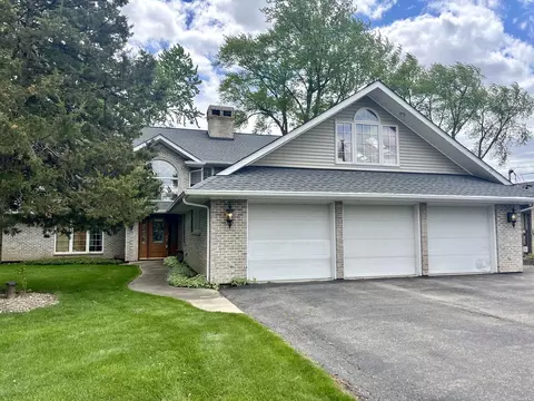 2401 Fairview Ave, Johnsburg, IL 60051