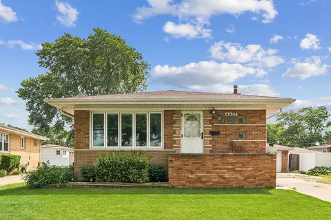 4432 W 100th Pl, Oak Lawn, IL 60453