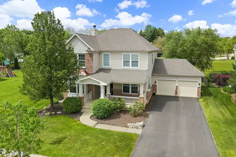 2702 Oak Dr, West Dundee, IL 60118