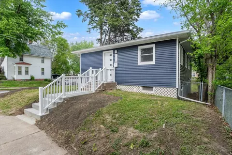 2504 18th St, Moline, IL 61265