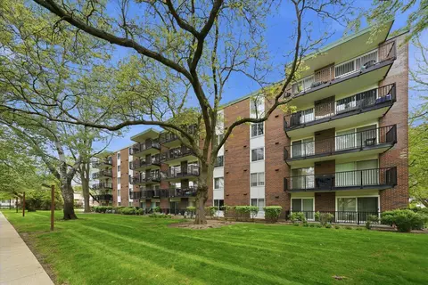 5 S040 Pebblewood Ln #W103, Naperville, IL 60563