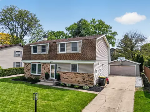453 S Park St, Westmont, IL 60559