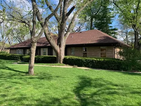 16 Greenridge Rd, Elgin, IL 60120