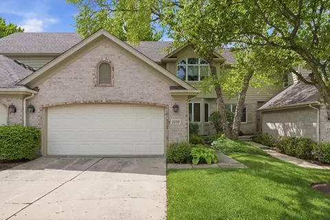 2235 Tamarack Dr, Downers Grove, IL 60515